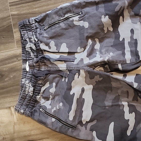 TNA Camo Joggers - Picture 4 of 4